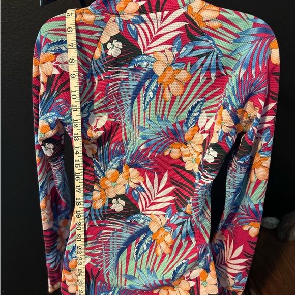 Tommy Bahama Red Fitted Graphic Blouse - Picture 3 of 8